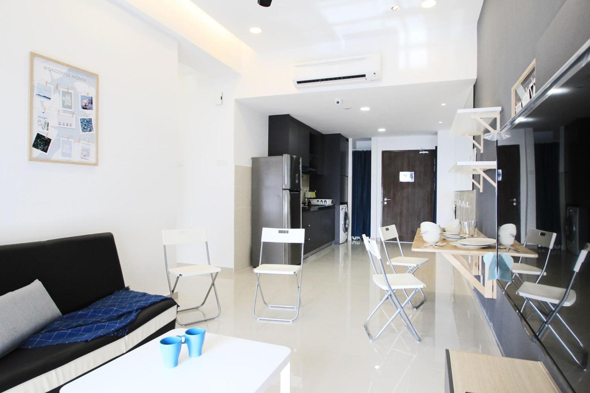 Апартаменты Cozy, High-Floor 2Br Apt Near Legoland Нусаджайя Экстерьер фото